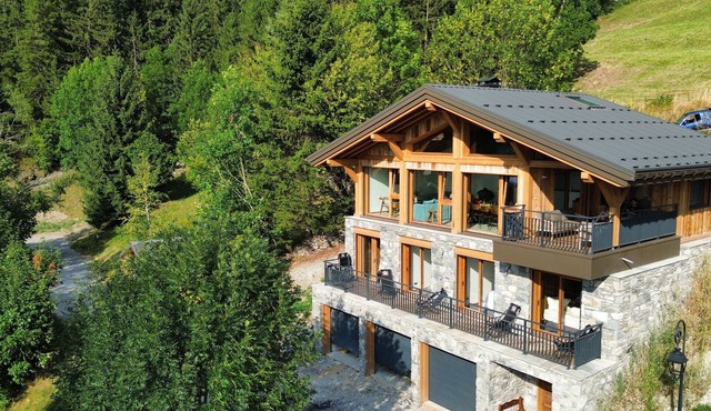 Chalet Roger. Family chalet in a mountain hamlet