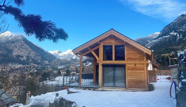 Chalet with exceptional views, 5 minutes from the slopes