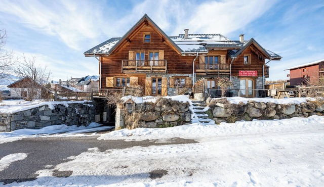 Chalet 'Zenith' with Mountain View, Private Terrace and Wi-Fi