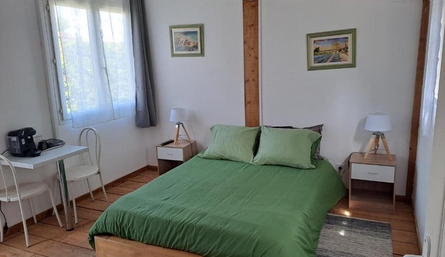 Chambre basilic 2p, 2 nuits max, dans petit chalet 6km du festival de piano de la roque d'anthéron