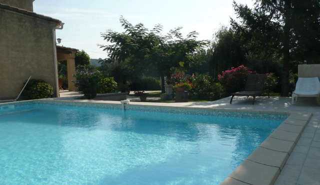 CHAMBRES D'HÔTES CLIMATISÉES avec CUISINE d'ÉTÉ "VILLA GOUR du PEYROL"