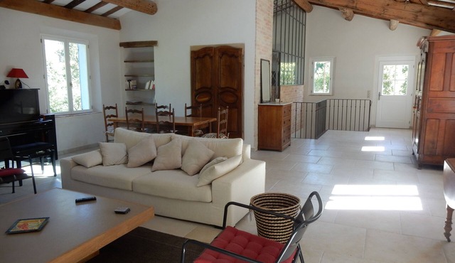 👉 Character villa 180 m² with pergola, AC, 12x6 m pool, open views, quiet