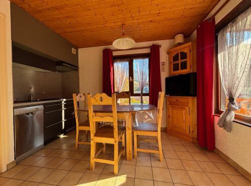 Charmant 2 pièces central ! Balcon, parking, idéal pour 4 personnes - FR-1-692-27