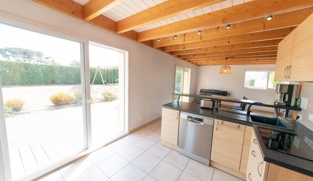 Charming 10-person gîte with SPA, 700 metres from the beach! in Porspoder