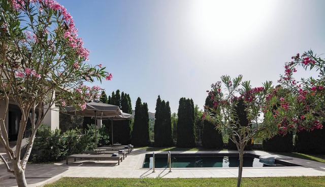 Charming 2-Bedroom Villa in Serene Village - Perfect Family Getaway