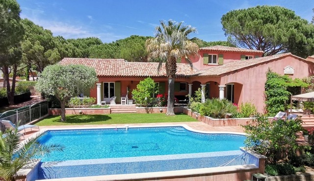 Charming Apt. in a villa ideally located in a pine woods near the sea