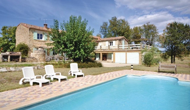 Charming farmhouse with swimming pool at the gateway to the Cévennes
