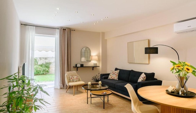 Charming Garden Apartment, steps from metro station