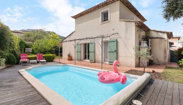 Charming Independent Provençal Villa with Private Pool, Wi-Fi, and Air Conditioning