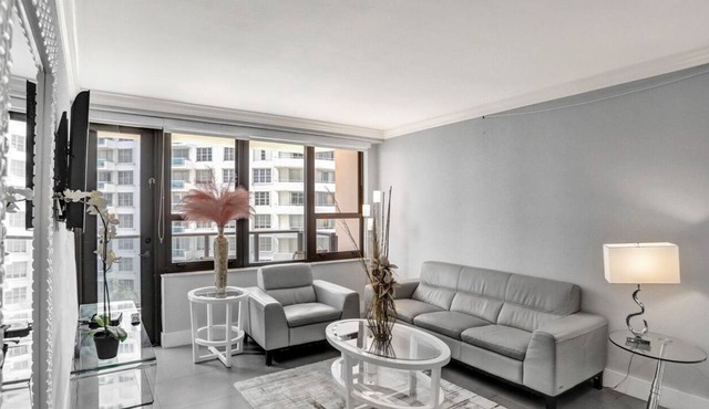 Chic 3 Bedroom Condo by the Sea with Resort Amenities, Pools and Gym 715