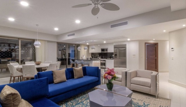 Chic 3-bedroom resort with AC, fitness room in brilliant Cancún
