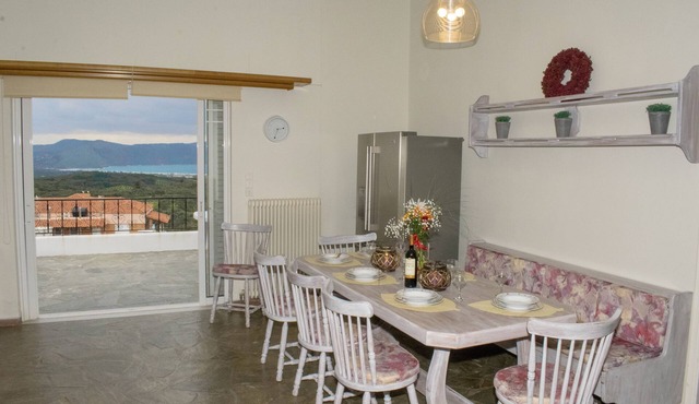 Classic vacation home with Greek charm near the sea and lake