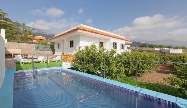 Clemente House, Private Pool – Sea Views, Private Terrace, and Wi-Fi