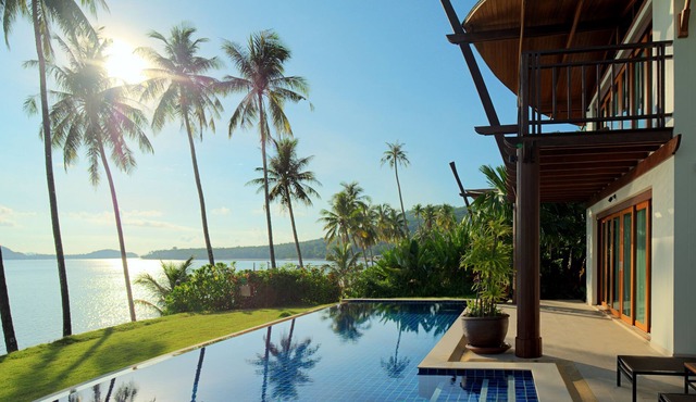 Coconut Island 4 Bedroom Beachfront Pool