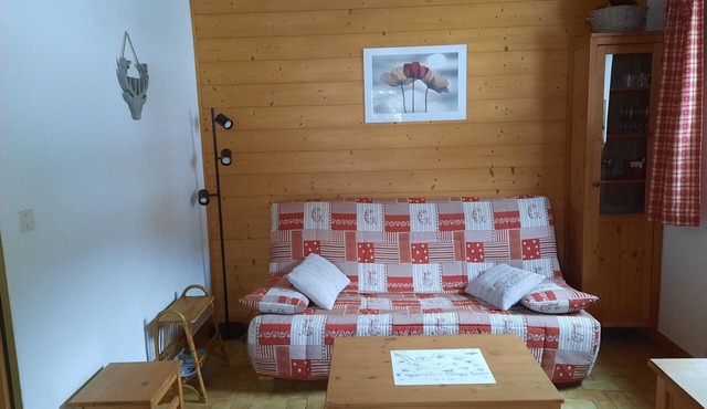 Comfortable two-room with balcony and parking, near ski lifts