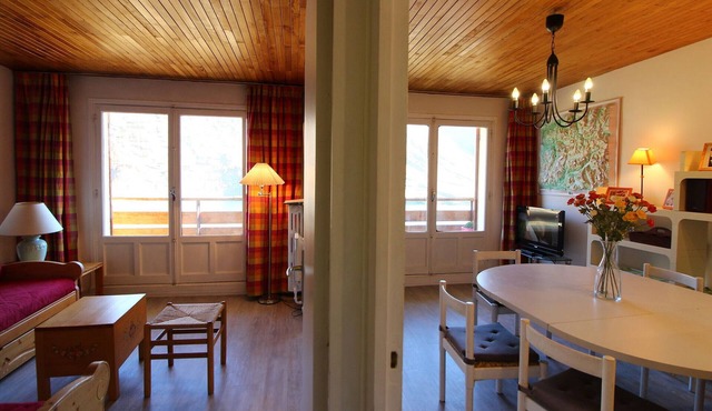 Comfortable family apartment, 7 people, lake view in Tignes