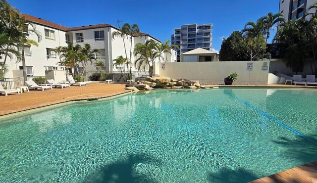Comfy 1BR + Free Parking | Stroll to Parklands