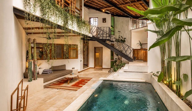 Contemporary 2BR Art Deco Villa, 800m to the Beach