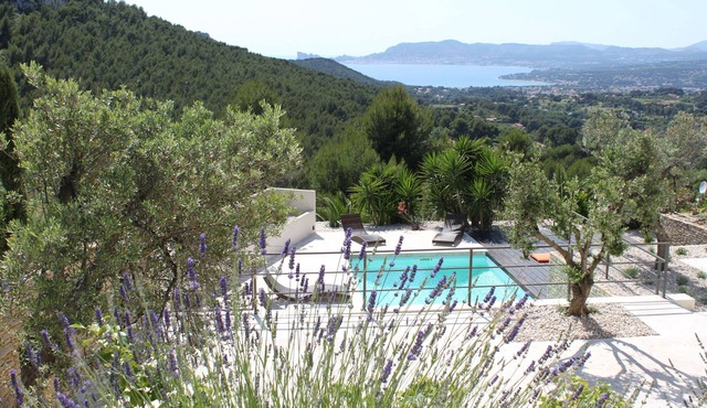 Contemporary villa, fully air-conditioned, with a stunning panoramic sea view