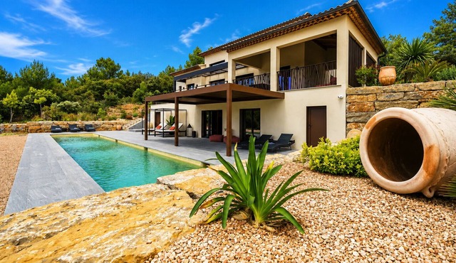 Contemporary villa in Provence