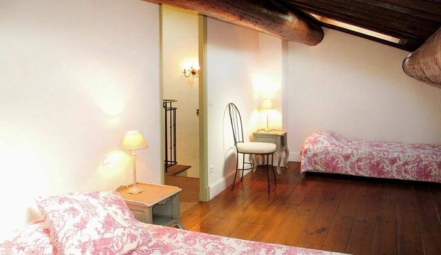 Cosy apartment in villa for 11 guests with WIFI, pool, TV, terrace, panoramic view and parking