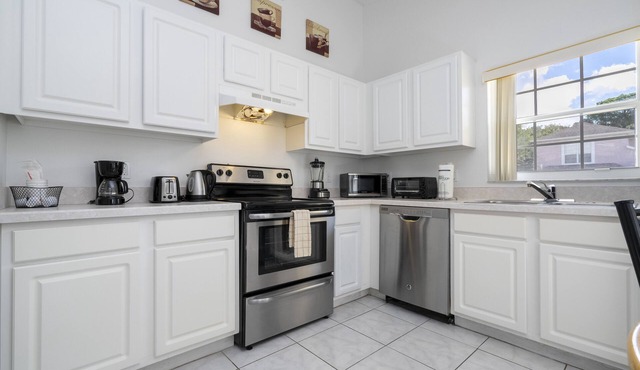 Cozy 4-bedroom house /Near Disney with BBQ Grill & Pool