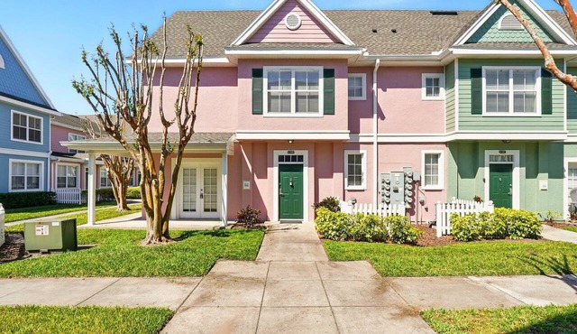 Cozy 4BR Family Villa | Community Amenities- Pool & Playground