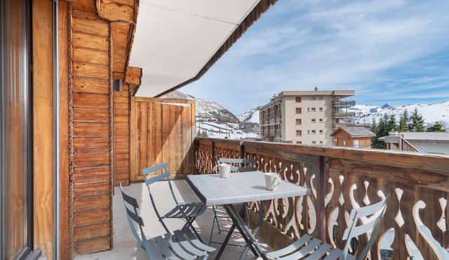 Cozy 52 m² Apartment – Ski-In/Ski-Out Access, Balcony & Wi-Fi in Alpe d'Huez