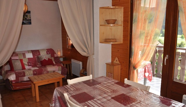 Cozy apartment in La Chapelle-d'Abondance with balcony and parking