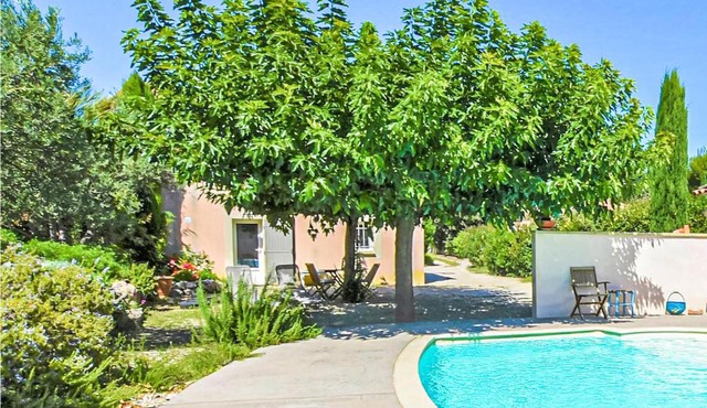 Cozy Apartment In Caumont-Sur-Durance