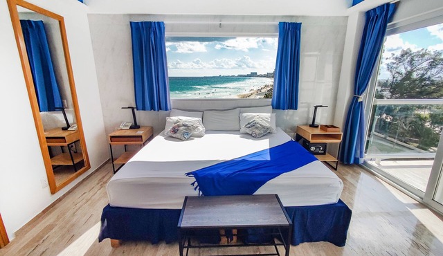 Cozy Condo Beachfront Bedroom w/Beach View & Unbeatable Location