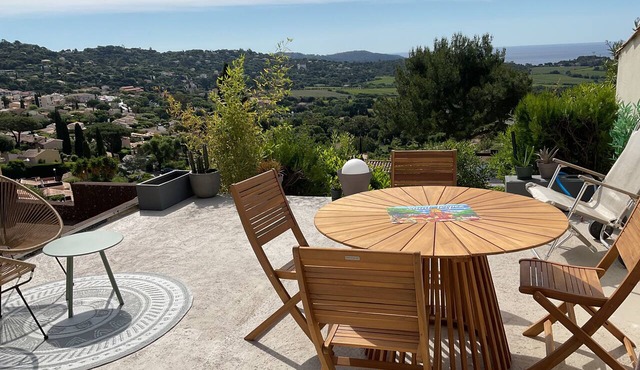 Cozy cottage with ocean view and pool, newly renovated, La Croix Valmer
