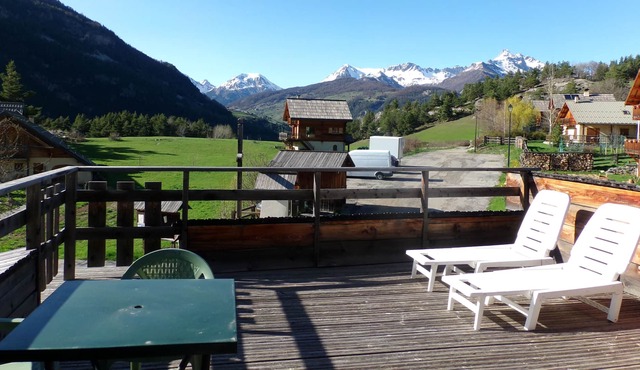 COZY LITTLE NEST with panoramic terrace in the protected Parc du Queyras