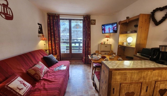Cozy studio in Samoëns center with private parking, close to amenities