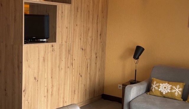 Cozy studio with terrace, pool access & pets allowed in Jausiers