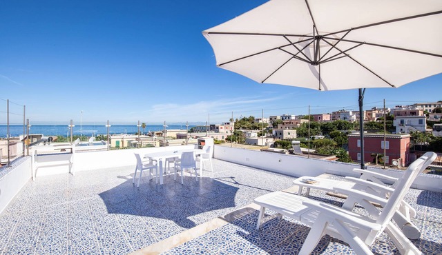 Da Procida 97 - Two Bedroom Apartment, Sleeps 5