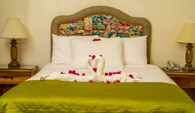 Deluxe Double 2, 1 King Bed, Garden View