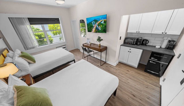 Deluxe Two Queen Beds - Steps from Beach - Included Parking - Free Beach Chairs
