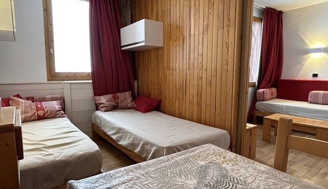 Divisible apartment, renovated, ski-in/ski-out with equipped kitchen
