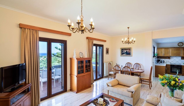 Dora's House - A sea view 3-bedroom luxury apartment