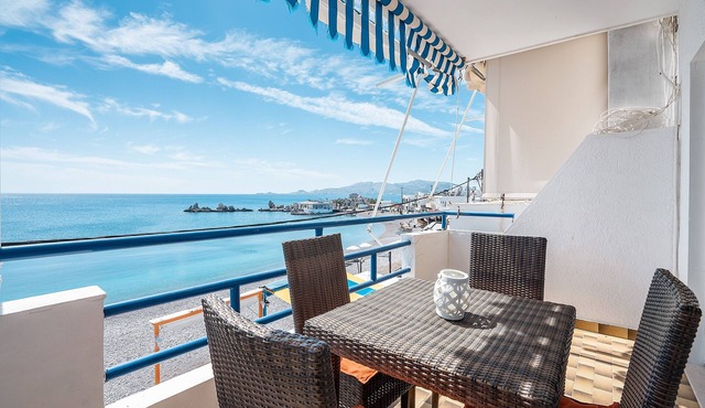 Dorothy's Seaview Apartment with Sea View and Wi-Fi