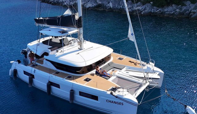 Dubrovnik Delight: A Sun-Kissed Sailing Experience