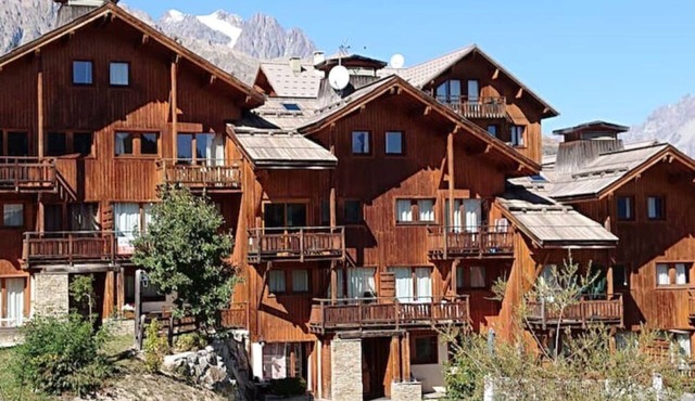 Duplex des Ecrins T5, skiing at the foot of the slopes, hiking and nature in summer and winter