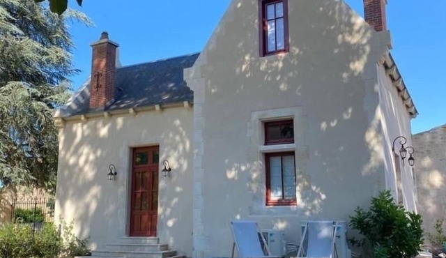 Elegant house with private garden, castle view