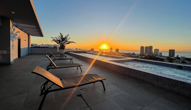 Elegant with balcony, rooftop & gym · Esperilla