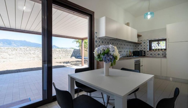 Elegante Villa tra Mare e Storia