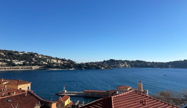 Excellent location - Sea Views