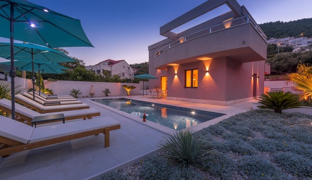 Excellent Zaton Villa | 4 Bedrooms | Villa Obala Lagoona | Close to Sea