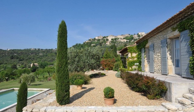 Facing the entire Luberon Park & view of Gordes, a beautiful 5 bedrooms house