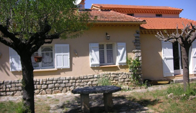Family country house for 6-8 people,